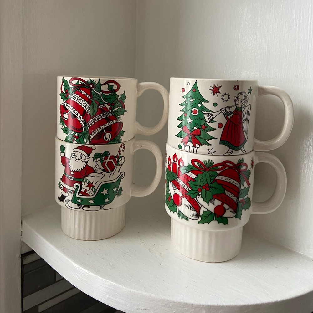 Vintage Nesting Christmas Mugs